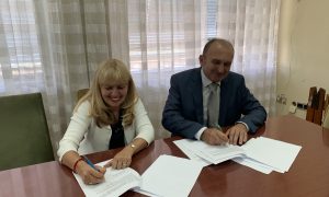 Podpis sporazuma o sodelovanju z NAT (na sliki direktorica NAT dr. sc. Jelena Kočović in direktor NAKVIS dr. Franci Demšar)